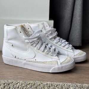 Nike Blazer Mid 77 ‘Sisterhood’